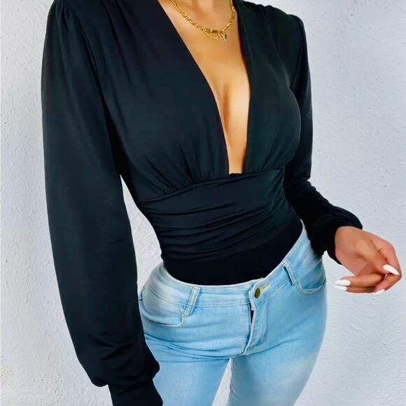 Plunging Neck Lantern
Sleeve Bodysuit
Black / 4(S) - Picture 3 of 6